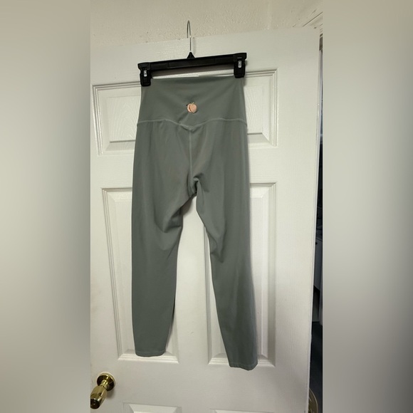 Two-Piece Gray Activewear Set | High-Waisted Leggings & Sports Bra like new - Picture 7 of 14